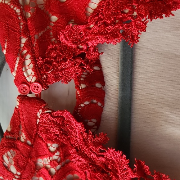 Pretty, red Francesca's lace dress in great condition! - Picture 5 of 13